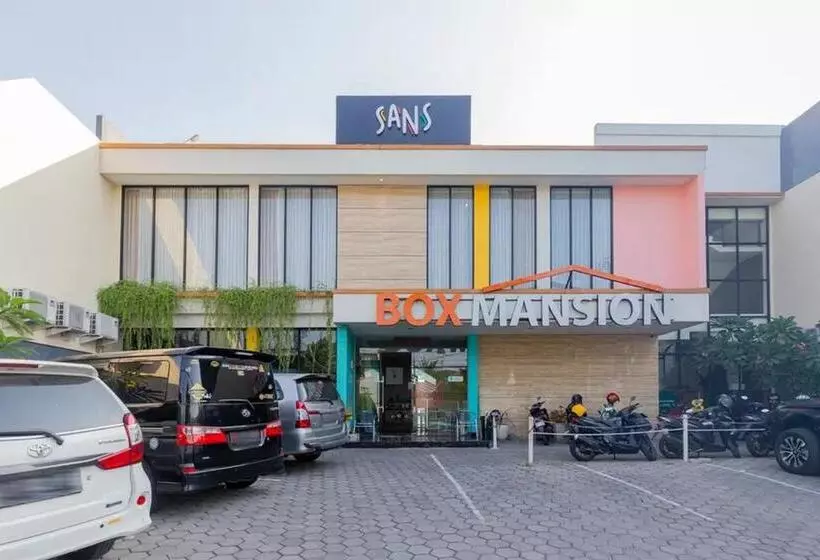 Sans Hotel Box Mansion Surabaya By Reddoorz