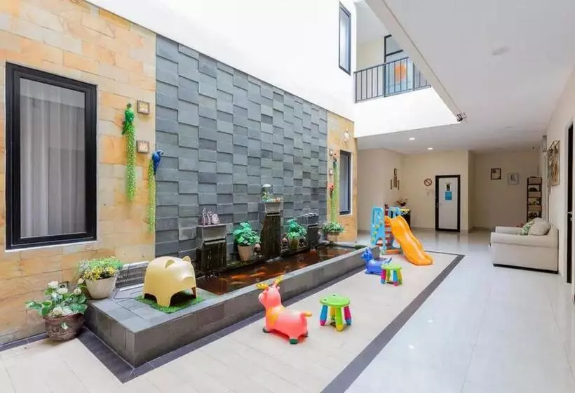 Sans Hotel Box Mansion Surabaya By Reddoorz