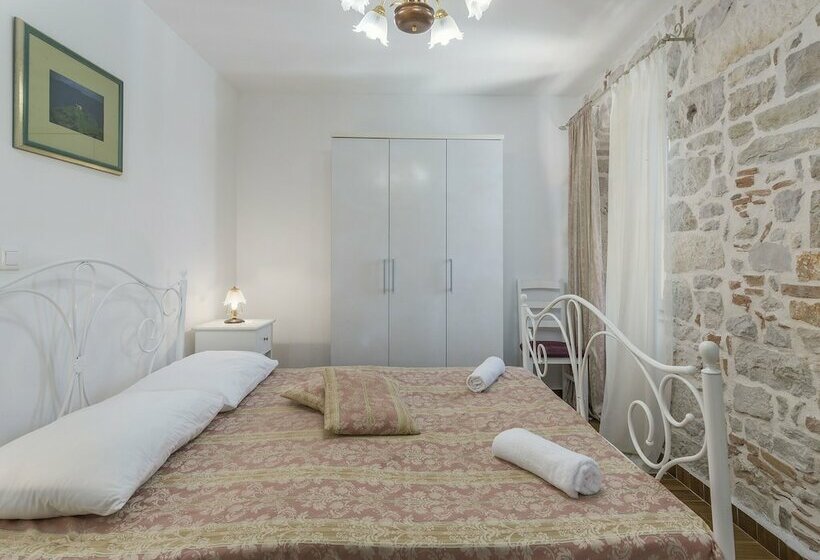 Stone House With Private Pool For 10 People Near Porec