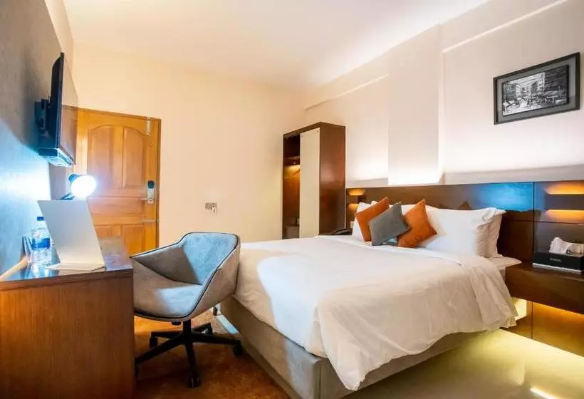 هتل Jatra Flagship Sylhet City Centre