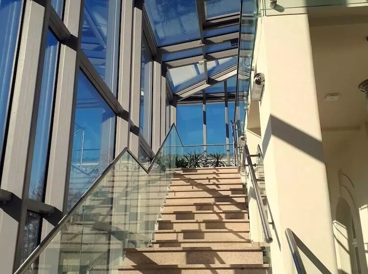 ホテル Kasztanowy Pałac