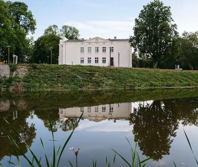 ホテル Kasztanowy Pałac