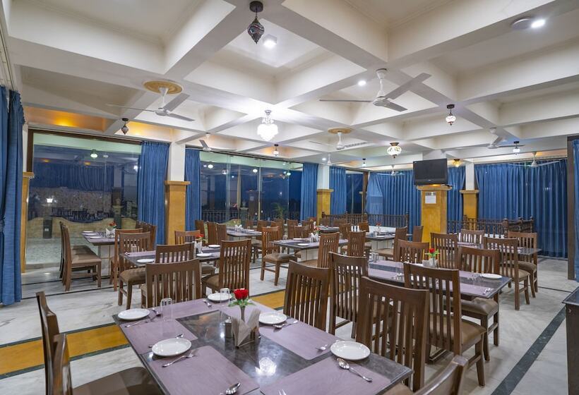 호텔 Narmade River View Resort