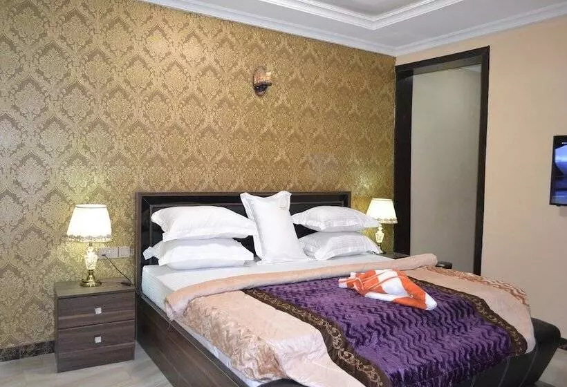 Peace Hotel And Suites