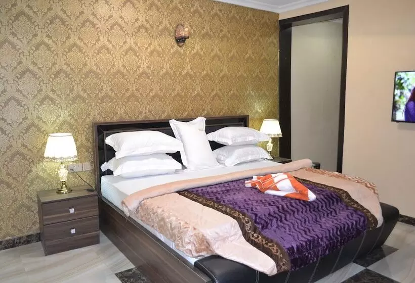 Peace Hotel And Suites