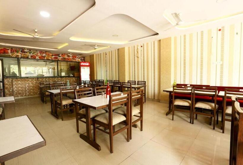 호텔 Oyo 5799 Plaza Inn