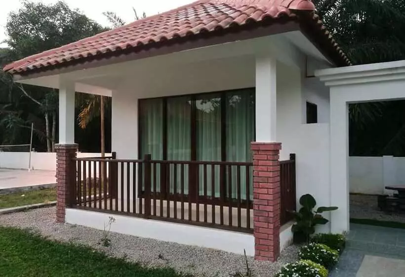 Hotelli Oyo 90332 Jentayu Homestay Pontian