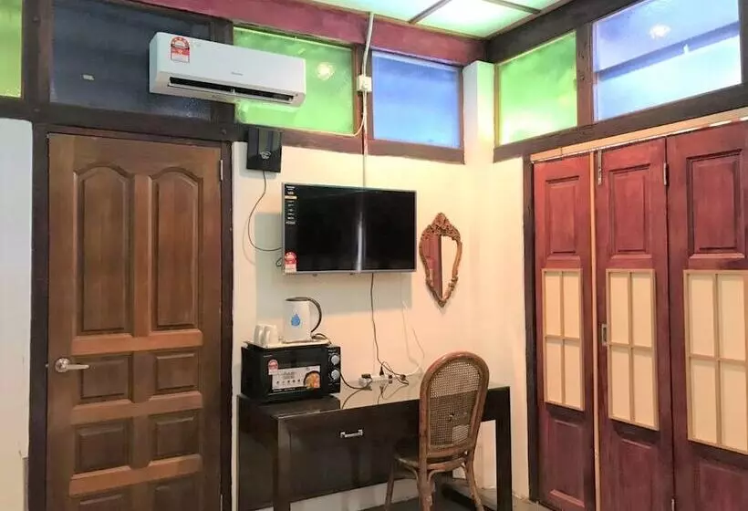 Hotelli Oyo 90332 Jentayu Homestay Pontian