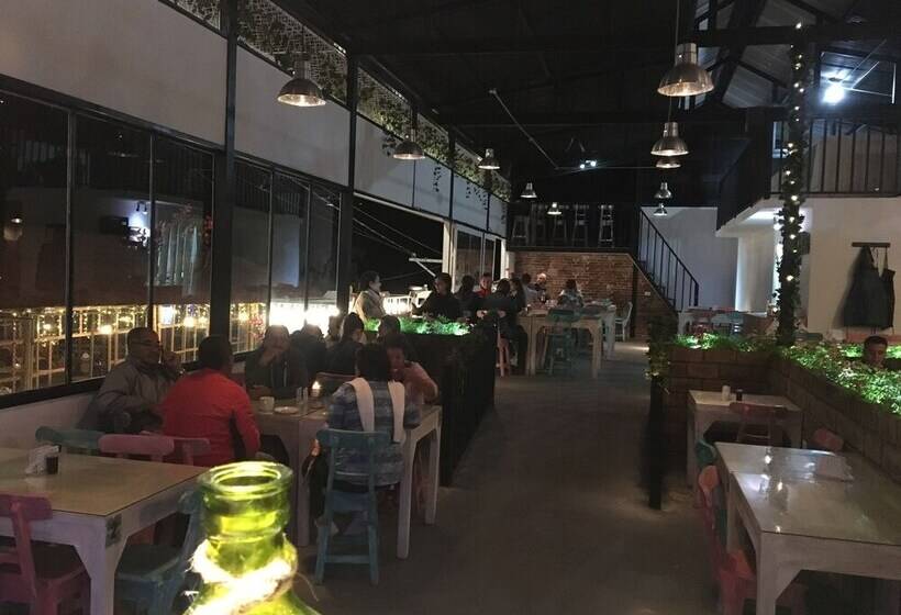 پانسیون Apartahotel Bareque Centro