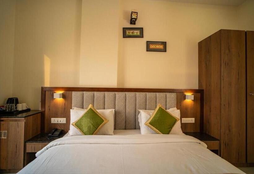 Rabbit Ratnam By Udaipur Hotels