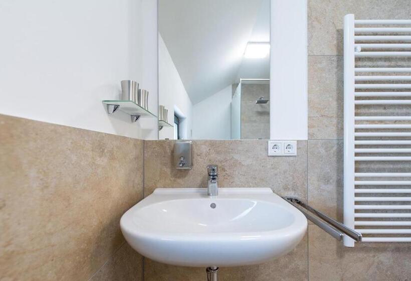 Seepension Ostertach   Am Leitgeringer See