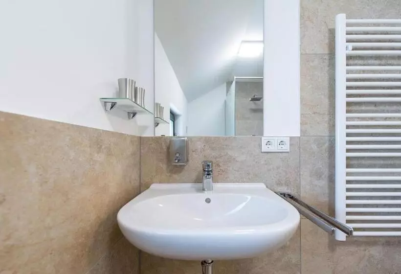 Seepension Ostertach   Am Leitgeringer See