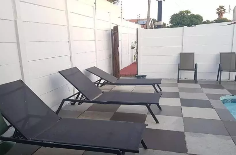 Aamiaismajoitus (B&B) Ebi Okeng Attorneys Inc, 11 Byron Road Table View