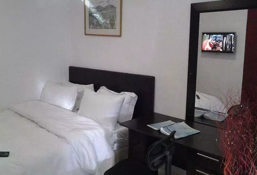 Aamiaismajoitus (B&B) Ebi Okeng Attorneys Inc, 11 Byron Road Table View