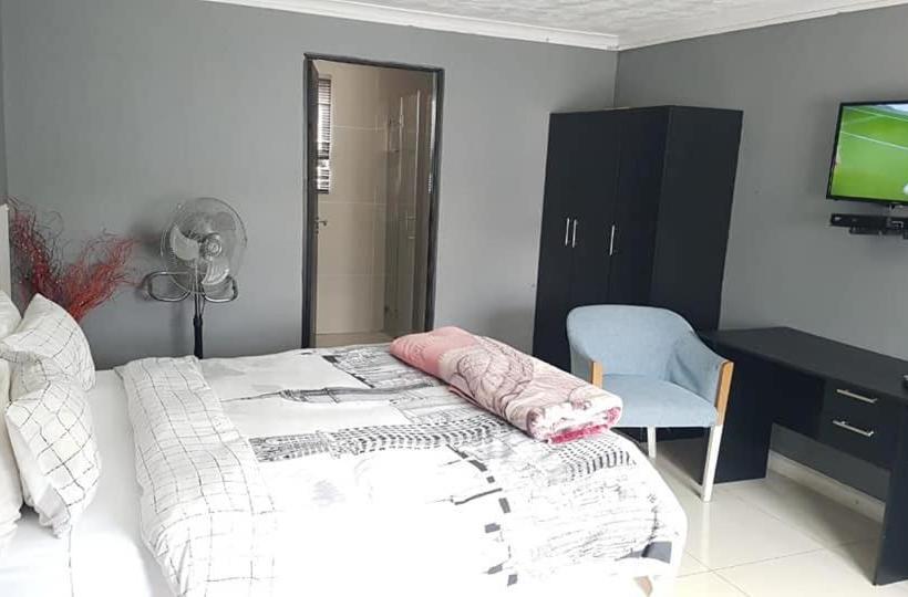 Aamiaismajoitus (B&B) Ebi Okeng Attorneys Inc, 11 Byron Road Table View