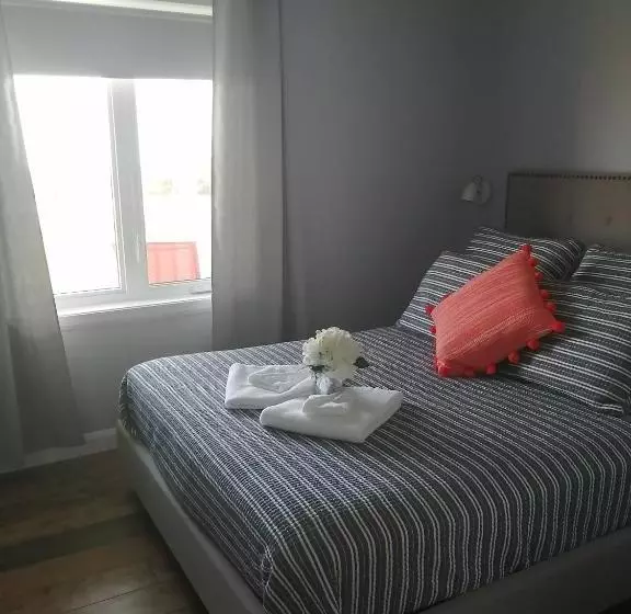 Aamiaismajoitus (B&B) Gîte Shoreline De La Terre à La Mer