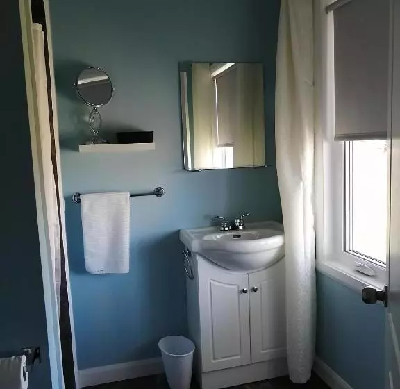 Aamiaismajoitus (B&B) Gîte Shoreline De La Terre à La Mer