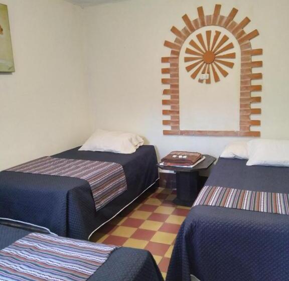 هتل Acatenango Inn