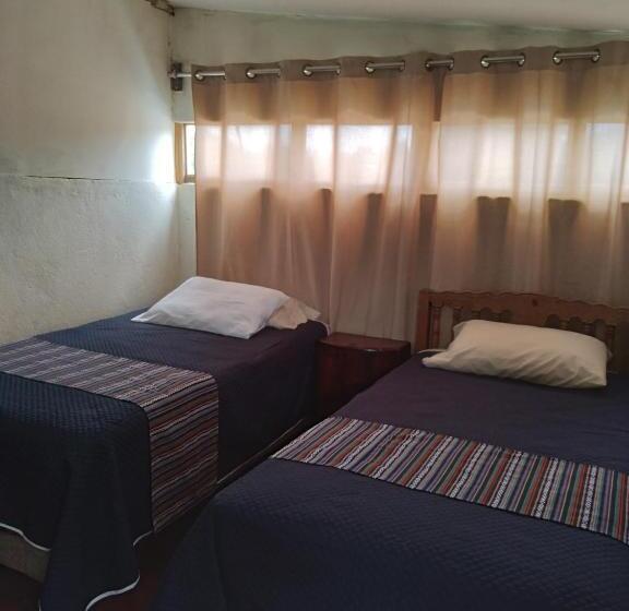 هتل Acatenango Inn
