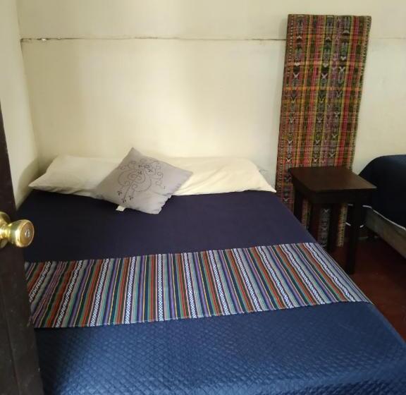 هتل Acatenango Inn