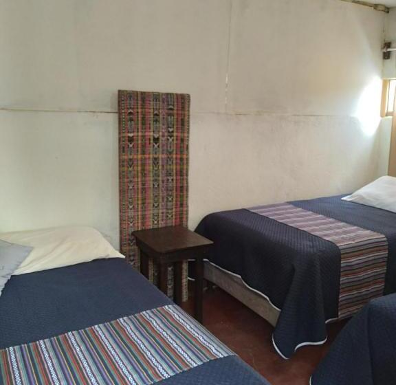 هتل Acatenango Inn