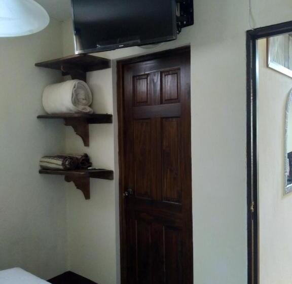 هتل Acatenango Inn