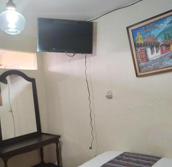 هتل Acatenango Inn