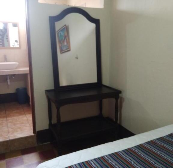 هتل Acatenango Inn