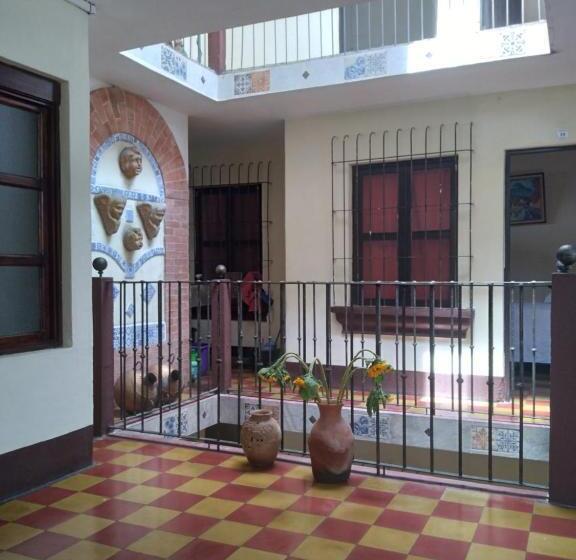 هتل Acatenango Inn
