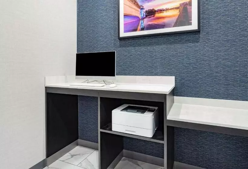 Hotelli Laquinta Suites By Wyndham South Bend Notre Dame Area