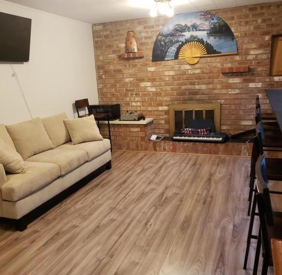 بنسيون Cedar Pond