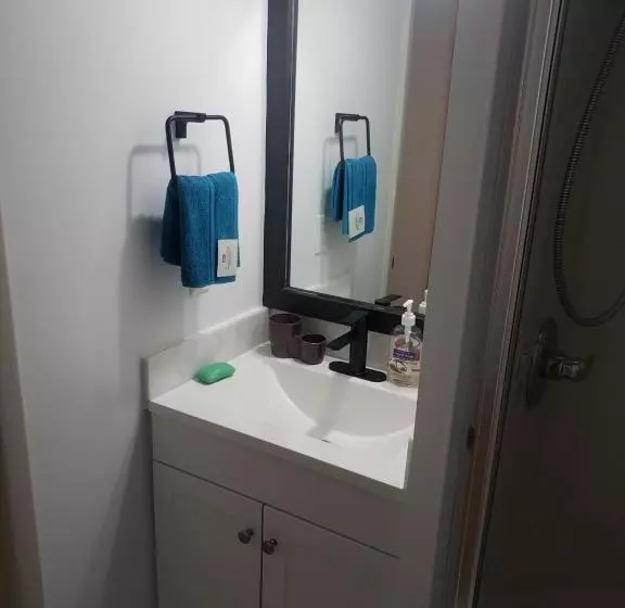 پانسیون Cedar Pond