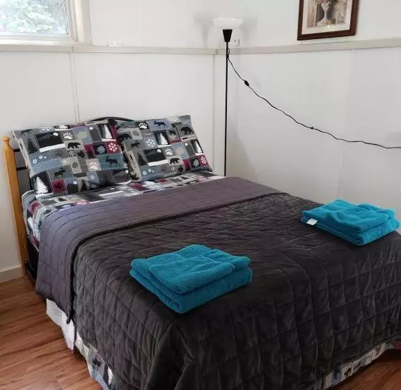 پانسیون Cedar Pond