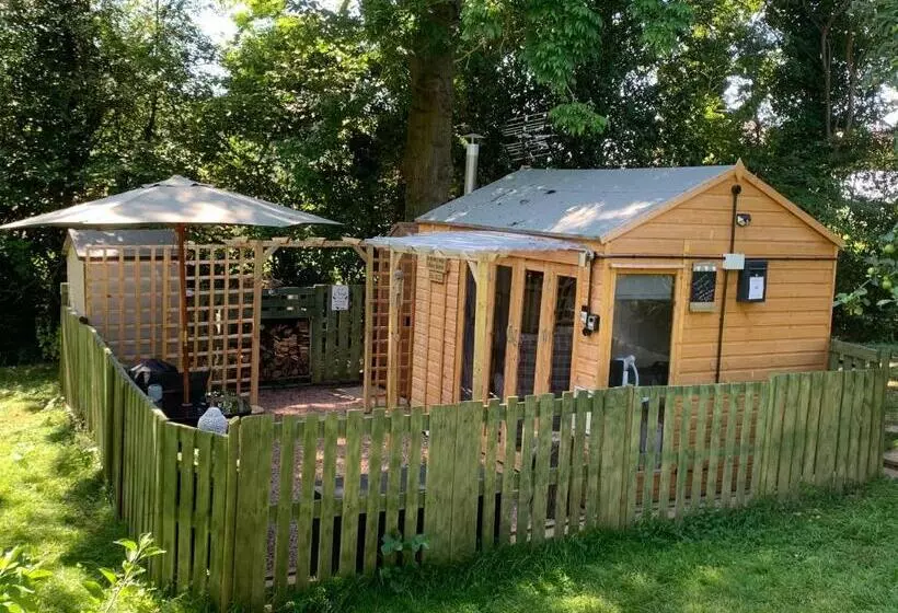 Aamiaismajoitus (B&B) Hedgehog Lodge