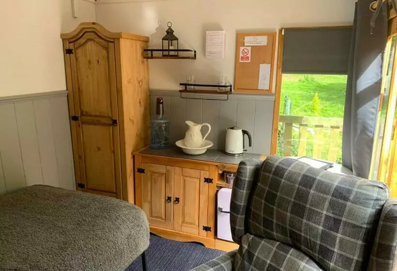 Aamiaismajoitus (B&B) Hedgehog Lodge