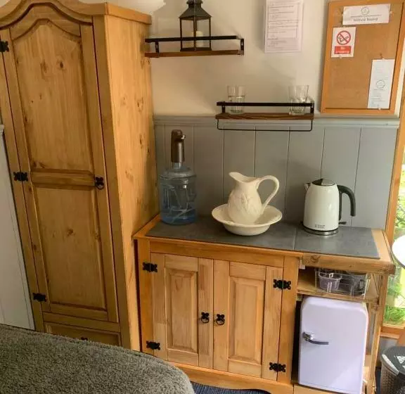 Aamiaismajoitus (B&B) Hedgehog Lodge