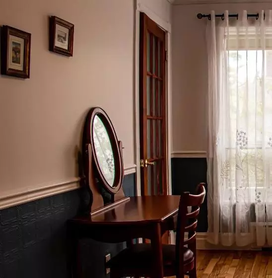 Hotelli Auberge Les Deux Tours