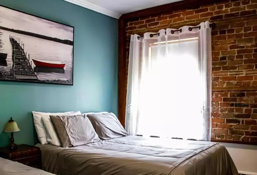 Hotelli Auberge Les Deux Tours