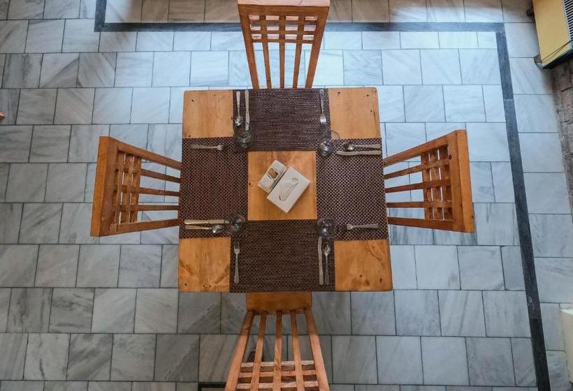 Hotel Roomy Hindukush Sarai, Chitral