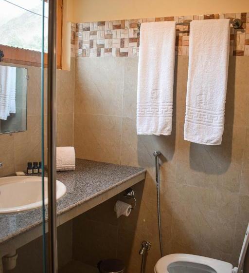 Hotel Roomy Hindukush Sarai, Chitral