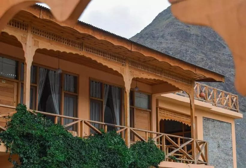 هتل Roomy Hindukush Sarai, Chitral