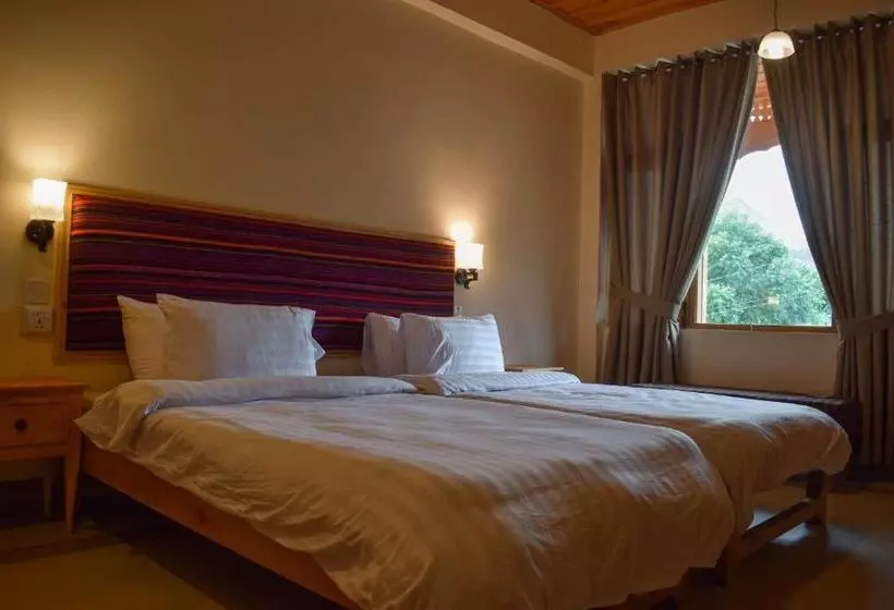 هتل Roomy Hindukush Sarai, Chitral