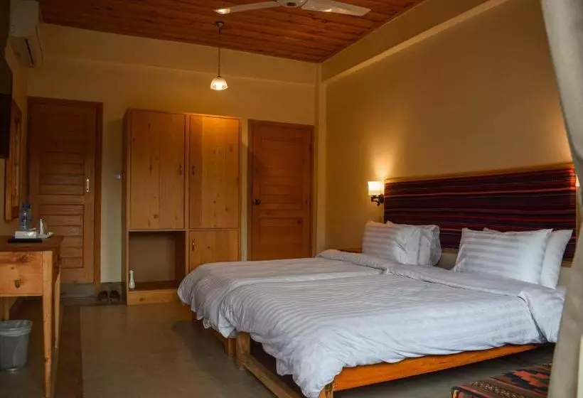 هتل Roomy Hindukush Sarai, Chitral