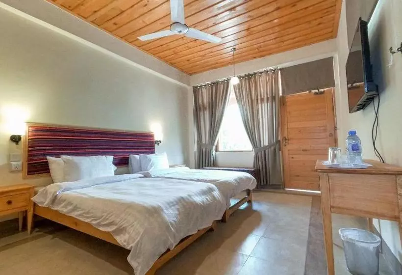 هتل Roomy Hindukush Sarai, Chitral