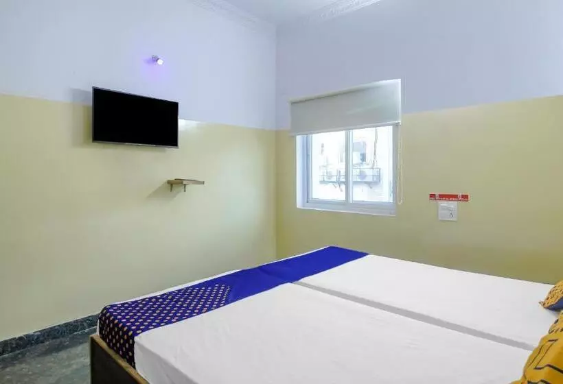 هتل Spot On Mohit Gokul Lodge New Room S Near Snow World