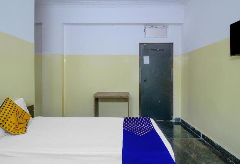 호텔 Spot On Mohit Gokul Lodge New Room S Near Snow World