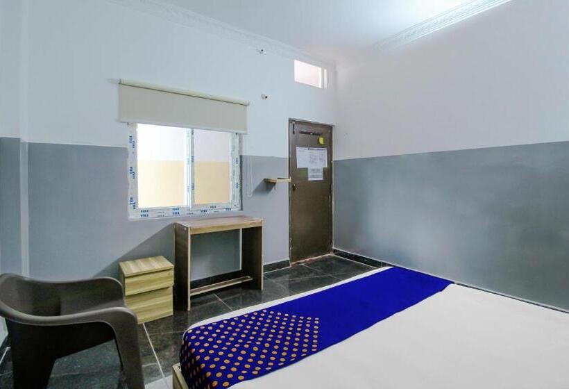 호텔 Spot On Mohit Gokul Lodge New Room S Near Snow World