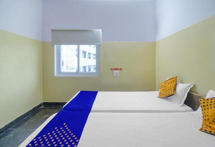 호텔 Spot On Mohit Gokul Lodge New Room S Near Snow World