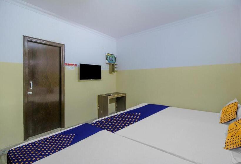 호텔 Spot On Mohit Gokul Lodge New Room S Near Snow World