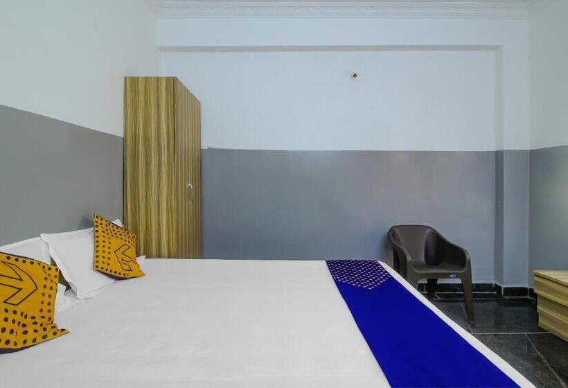 호텔 Spot On Mohit Gokul Lodge New Room S Near Snow World